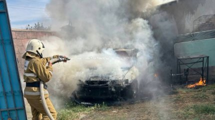 Автомобили сгорели в двух регионах Казахстана