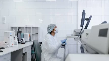 Врачи Уральска сообщили о состоянии двухлетней девочки, выпавшей из окна