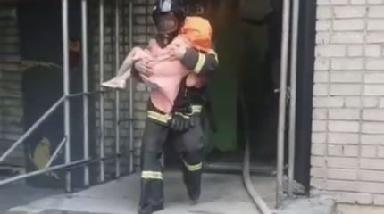 Двое детей госпитализированы после пожара в Усть-Каменогорске