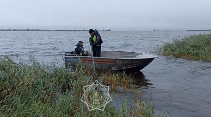 Двух рыбаков спасли, а затем наказали под Астаной