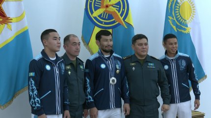 Қорғаныс министрі армиялық спортшы олимпиадашыларды марапаттады