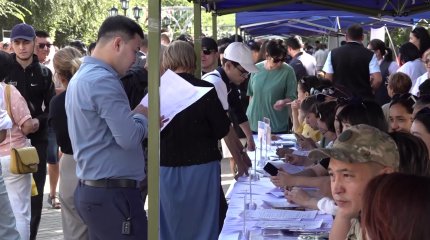 В Уральске прошла ярмарка вакансий, работодатели предложили свыше 700 рабочих мест