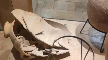 Мұражайда бала 3500 жыл бұрын жасалған құмыраны абайсызда сындырып алды