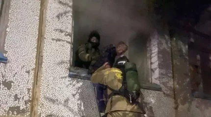 Огнеборцы в Балхаше спасли пожилого мужчину во время пожара