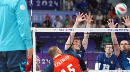 Сборная Казахстана по волейболу сидя победила на старте Паралимпиады