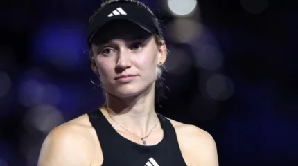 Рыбакина снялась с турнира с самыми большими призовыми в истории тенниса