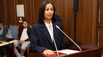 Мемлекеттік қызметшілер Конституция күні қарсаңында ант қабылдады