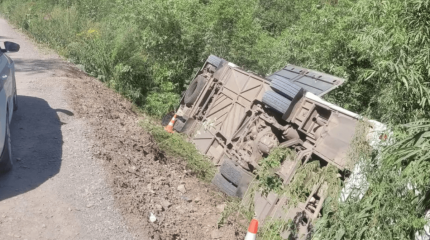Ресейде туристер мінген автобус  аударылды: зардап шеккендер бар