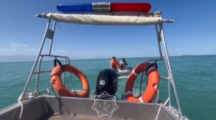 Моторная лодка сломалась у туристов на глубине Алаколя