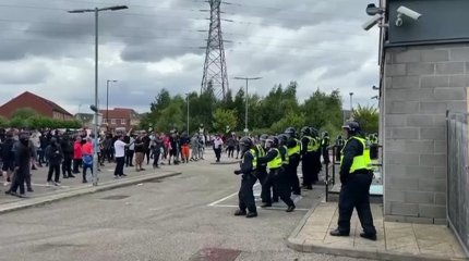 250 человек арестовали во время антимигрантских протестов в Великобритании