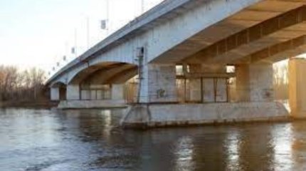 Девушка упала с моста в реку во время селфи в Усть-Каменогорске