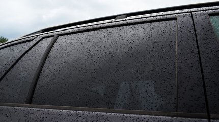 Только при производстве авто: тонировку стёкол разъяснили для казахстанских водителей в МВД