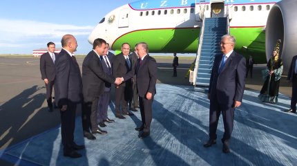 Шавкат Мирзиёев прилетел в Астану