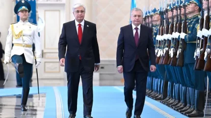 Қасым-Жомарт Тоқаев Шавкат Мирзиёевті Ақордада қарсы алды
