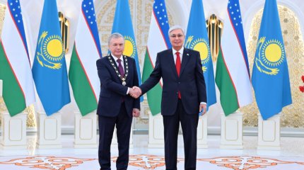 Токаев наградил Мирзиёева орденом «Алтын Қыран»