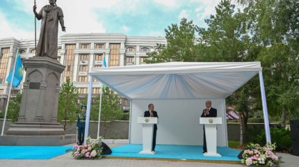 Токаев и Мирзиёев торжественно открыли памятник Навои