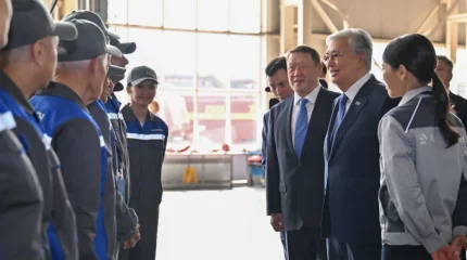 Қасым-Жомарт Тоқаев кәсіпорынның еңбек ұжымымен жүздесті