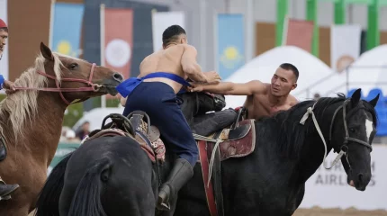 100 келі. Біржан Қосалиев аударыспақтан алтын жүлде алды