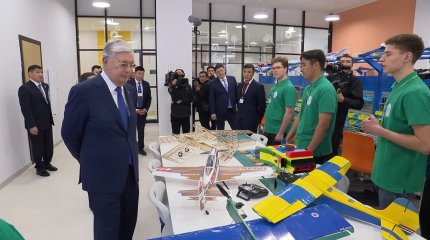Государство будет поддерживать аграриев, которые продуктивно работают на земле, отметил глава государства во время визита в Костанайскую область