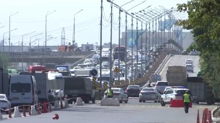 Алматыда 10 балдық кептеліс: тұрғындар межелі жеріне жаяу жетті