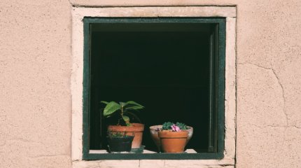 Девочка-подросток выпала из окна 5 этажа в Щучинске