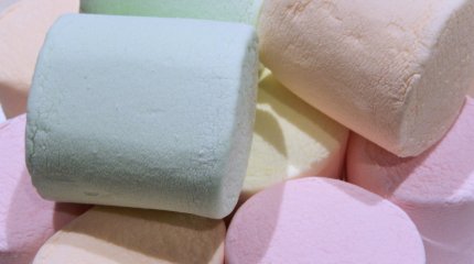 Женщина умерла во время конкурса по поеданию зефира