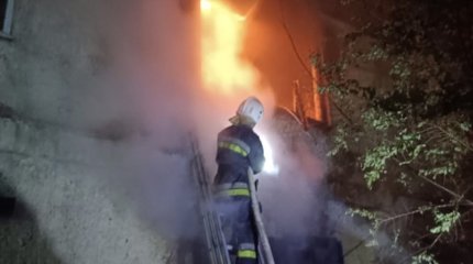 Двух пенсионеров вынесли из горящего дома в Улытау