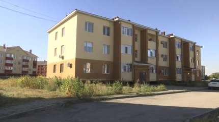 Жителей актюбинской новостройки возмутило качество дома