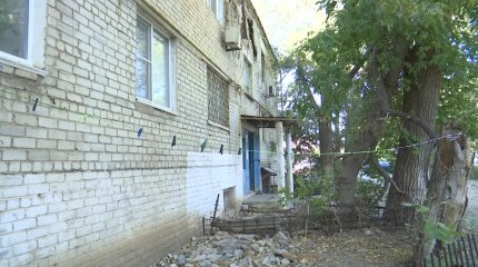 В Актобе жители пяти аварийных домов больше 20-ти лет не могут добиться расселения