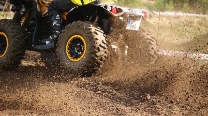 Ребёнок погиб в результате опрокидывания квадроцикла во дворе дома