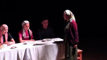 Атырауский молодежный театр показал в столице драму "Жәннат"