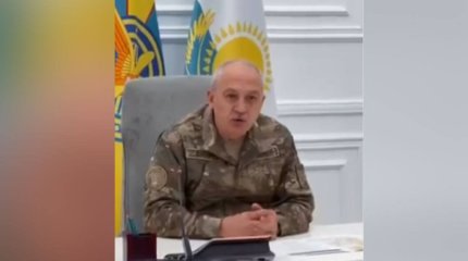 Желіде Қорғаныс министрі Жақсылықовтың үстелді ұрып, генералдарға ұрысқан видеосы тарады