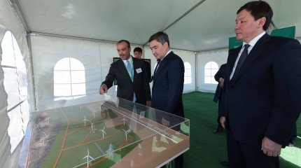 Работу ветряных электростанций в Бадамше показали Премьер-министру