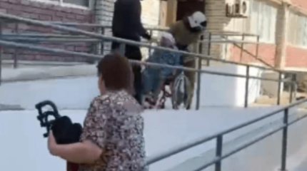 Атырауда тоғыз қабатты тұрғын үйден өрт шығып, 20 адам эвакуацияланды