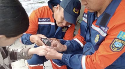 Таразским спасателям пришлось выручать любительницу ювелирных украшений