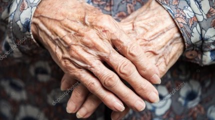 Ақтөбеде 90-нан асқан кейуана тоғыз баласын сотқа берді