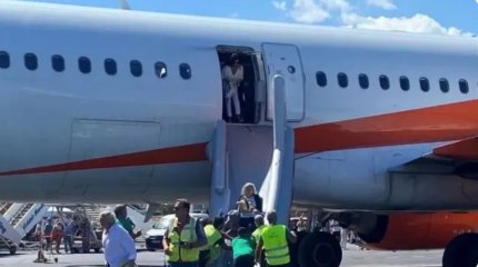 Вейп загорелся на борту самолета в Греции