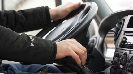 На 48 млн тенге оштрафовали водителей автобусов и грузовиков за переработку за рулем