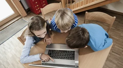 «Барлық қауіпті контентке қатаң тосқауыл қойылсын» – депутат