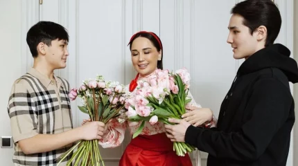 "Әкем өмірден өткен күні ересек адамға айналдым": Ләйлә Сұлтанқызының ұлдары алғаш рет әкелері туралы айтты
