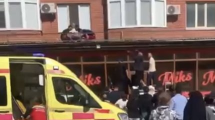 Ребенок выпал из окна пятого этажа в Атырау