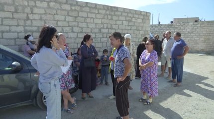 Жители Актау просят чиновников заметить их дом-призрак