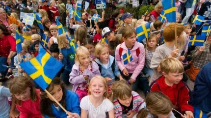 Шведским бабушкам и дедушкам теперь платят за присмотр за внуками