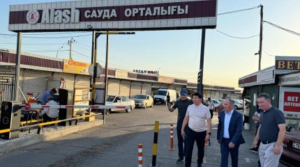 Шымкент раскритиковали за стихийную торговлю на рынках
