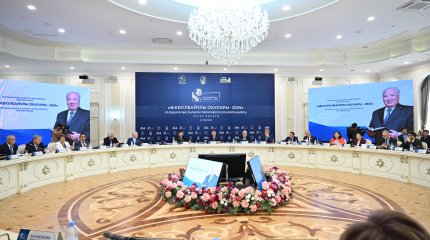 Председатель Мажилиса зачитал поздравление Президента на юбилее Абиша Кекилбаева