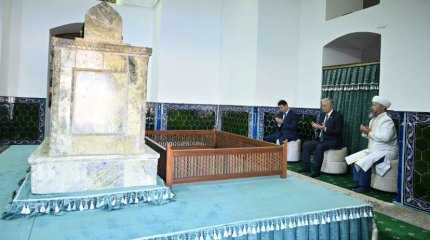Токаев почтил память Ходжи Ахмеда Яссауи