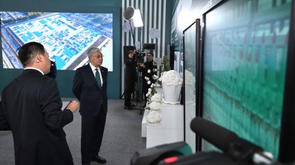 Президент Түркістан облысының «SPK TURKISTAN» өндірістік паркіндегі кәсіпорындармен танысты