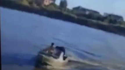 Появились кадры спасения мужчины на мосту в Атырау