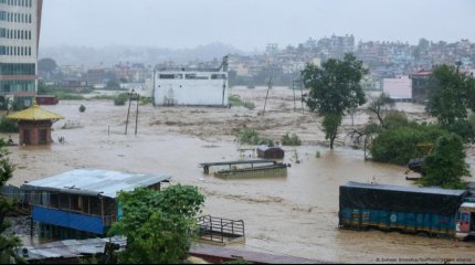 Больше ста человек погибли во время наводнения в Непале