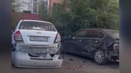 Автотұрақта тұрған 5 көлікті талқандаған